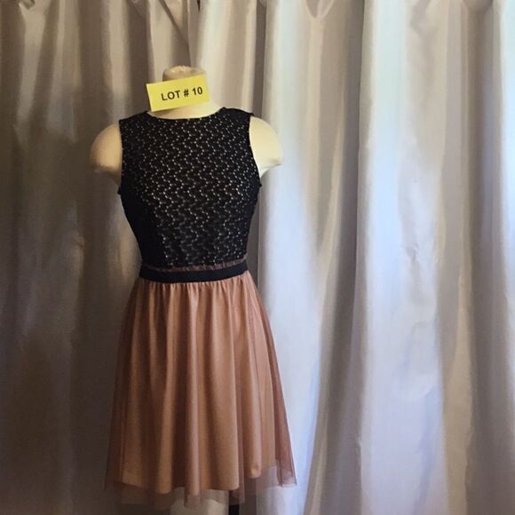 Sleeveless dress by SPEECHLESS lace top, tule skrt - Picture 2 of 15